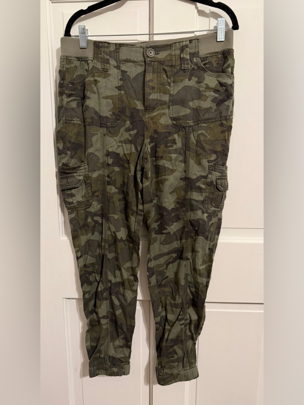 Knox Rose Women's Green Camo Cargo Joggers